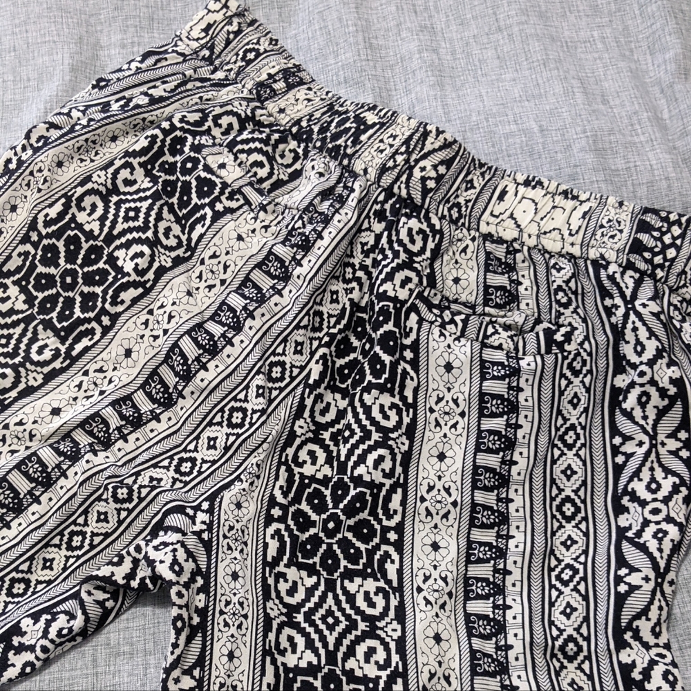 Jessica Simpson Black and Cream Bohemian Print Flare Leg Pants, size small - Picture 3 of 3